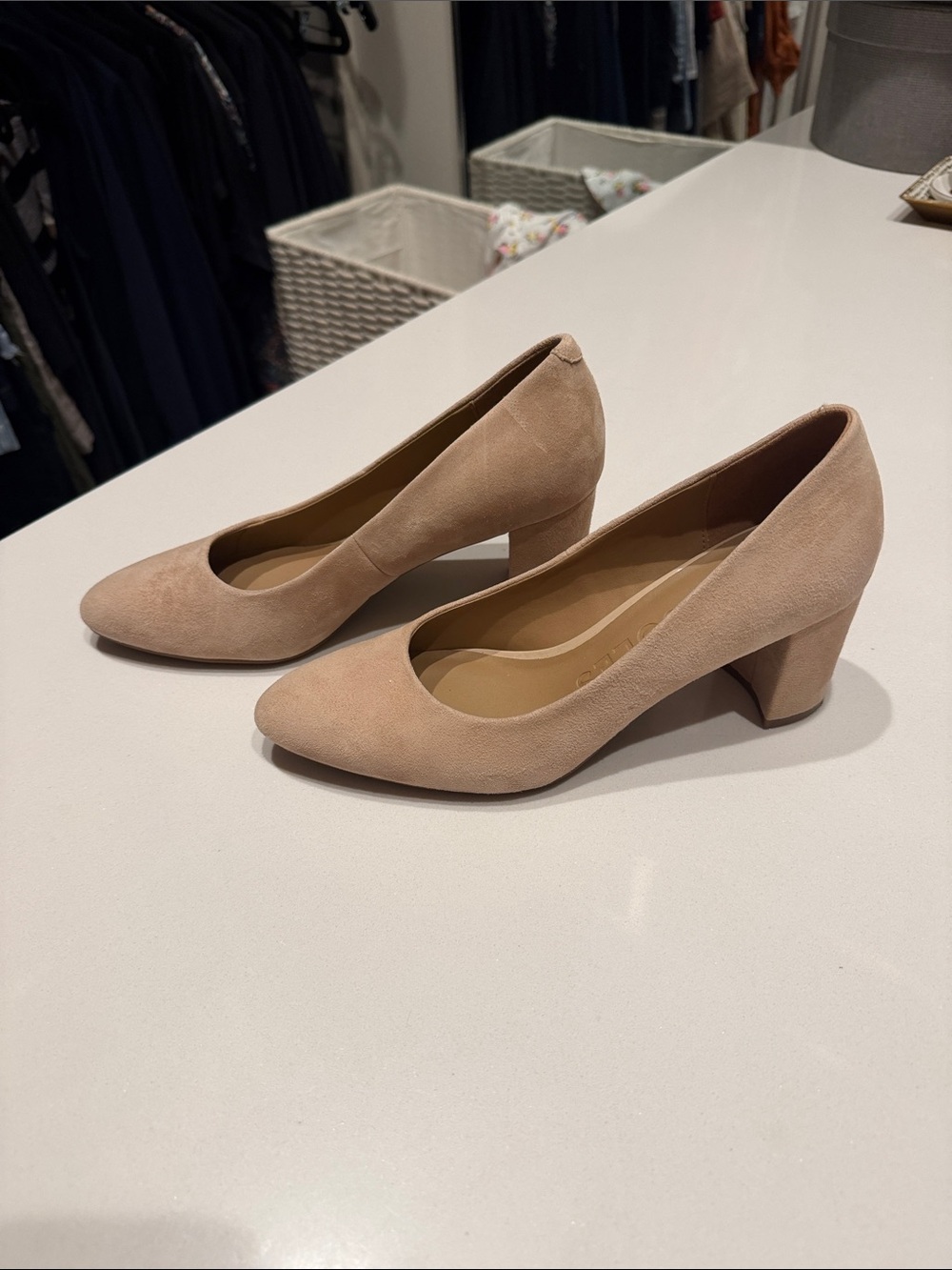 AEROSOLES Nude Suede Block Heel Pumps - size 9 - never worn